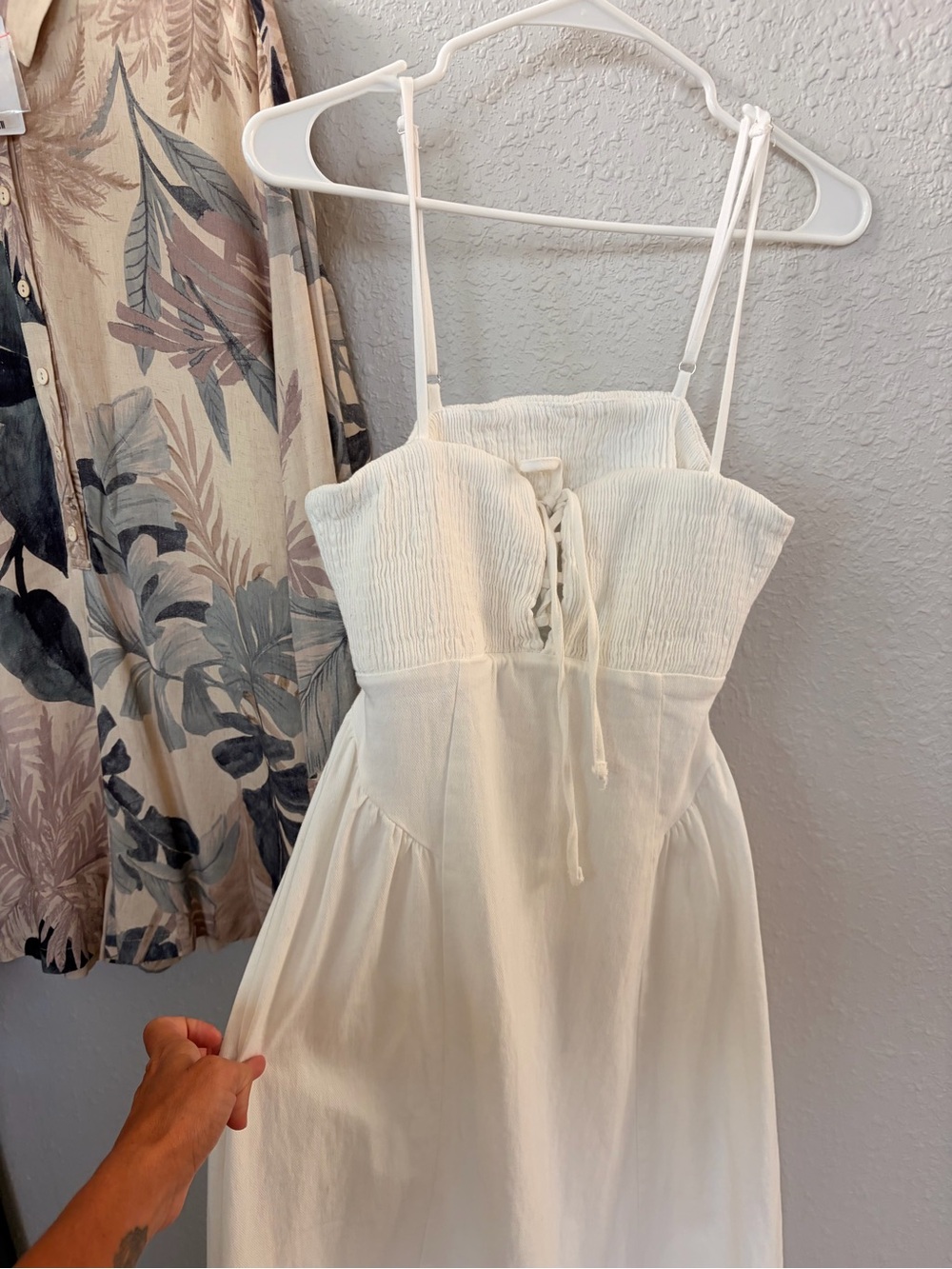 Lulus NWT Women’s White Tie-Front Sundress with Smocked Bodice